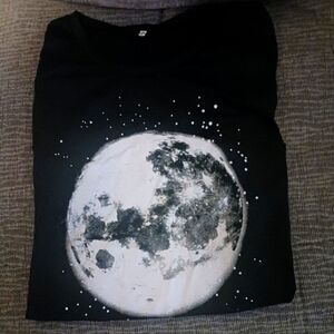 Moon design t shirt-Size Large